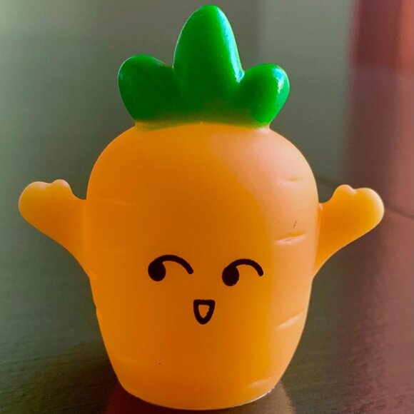 Set/5 Rubber 3+ Children's Cute Anthropomorphic Vegetable Veggies Finger Puppets - Picture 5 of 6